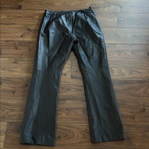 Vakko Women’s Sleek Brown Leather Pants